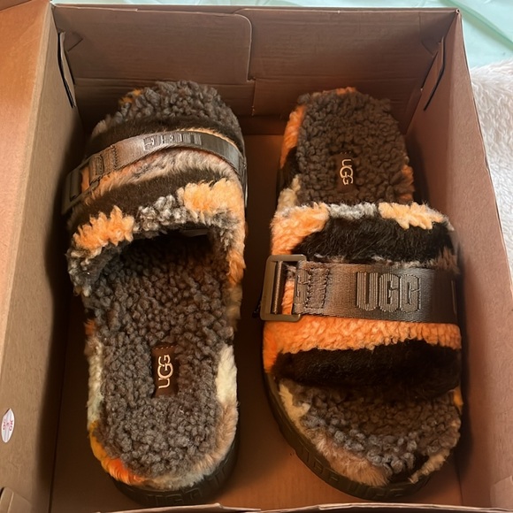 Ugg fluffita slides sz 6 - Picture 2 of 4